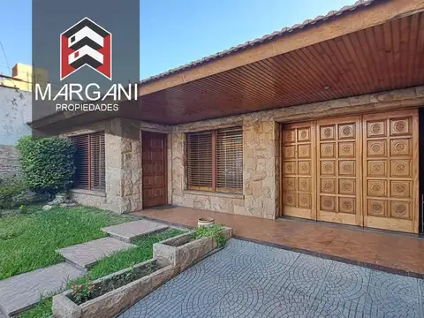 Chalet 5AMB c/ Cochera pasante + Jardin + Patio