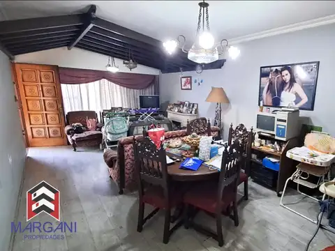 Casa 5 ambientes con 2 baños