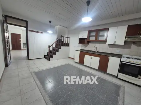 Depto Tipo Casa en Alquiler con 1 cocheras