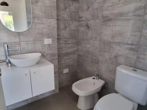 Casa 5 ambientes con 2 baños