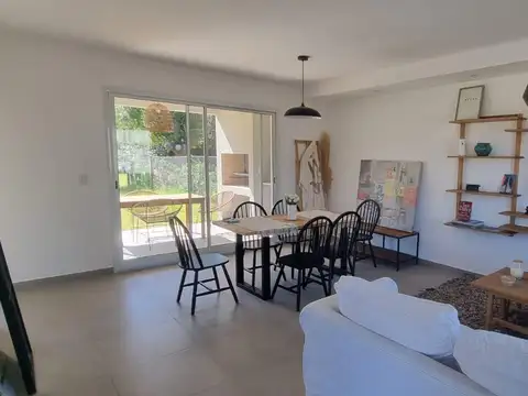Duplex 4 ambientes, galería y parque