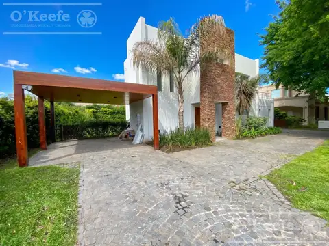 Casa en venta de 5 ambientes en  Fincas de Hudson con piscina climatizada