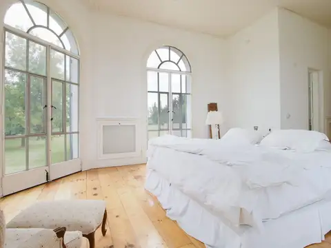 Casa 8 ambientes con 4 baños
