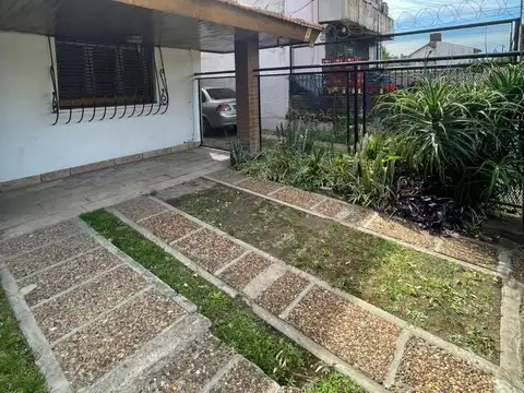 Depto Tipo Casa en Alquiler con 1 cocheras