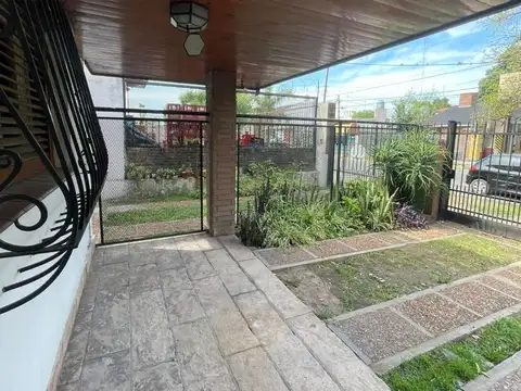 Depto Tipo Casa en Alquiler de 2 dormitorios