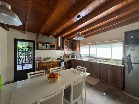 Casa 6 ambientes en Bella Vista