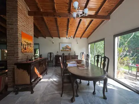 Casa en Venta con 2 cocheras