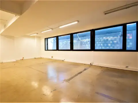 Oficina en Alquiler con 1 cochera