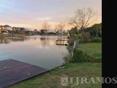 Casa con vista al agua en El Cantón Norte