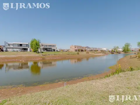 Casa con vista al agua en El Cantón Norte
