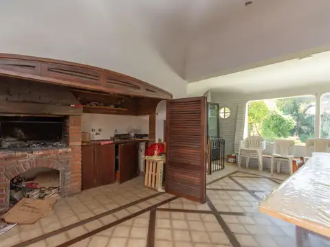 Casa 6 ambientes con 4 baños