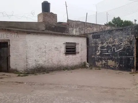 VENTA TERRENO CON MEJORAS EN BLAS PARERA