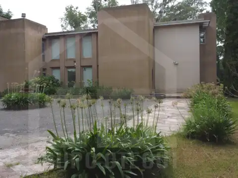 Casa 7 ambientes con 3 baños