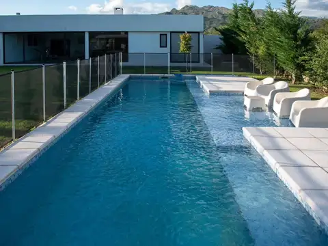 Casa 6 ambientes con 3 baños