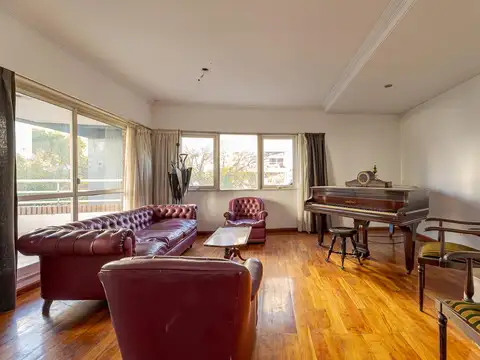 Venta departamento de 3 dormitorios con cochera y baulera en Lourdes.