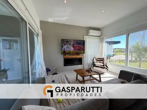 Casa en Venta con 3 cocheras