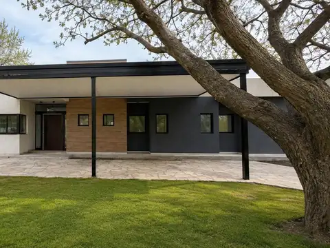 VENDE IMPONENTE CASA HARAS DEL SOL 241m2 cub