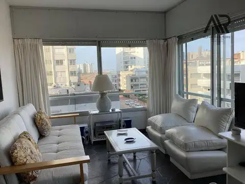 Apartamento en venta c/ cochera en Península