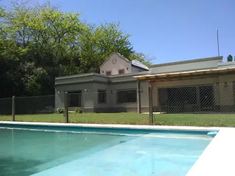 Casa 6 ambientes con 2 baños