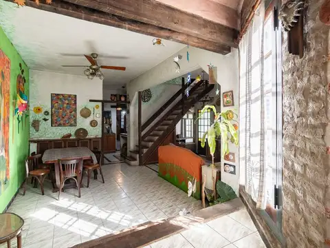 Casa 5 ambientes con 2 baños