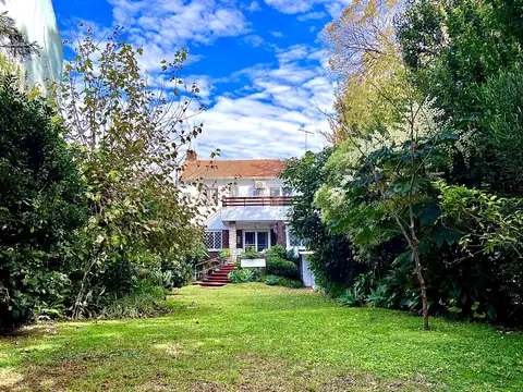 Casa en Venta, Con 3 Dormitorios y fantástico Jardín - Vicente López