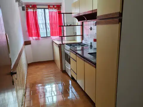 DUEÑO VENDE DEPARTAMENTO EN PLENO CENTRO DE SAN MARTIN