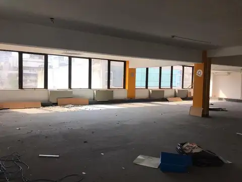 Oficina en Alquiler con 1 cochera