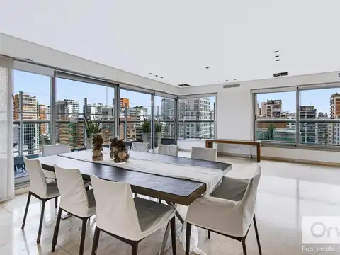 Departamento en Torre Penthouse Tríplex. 3 cocheras, Terraza, Parilla.
