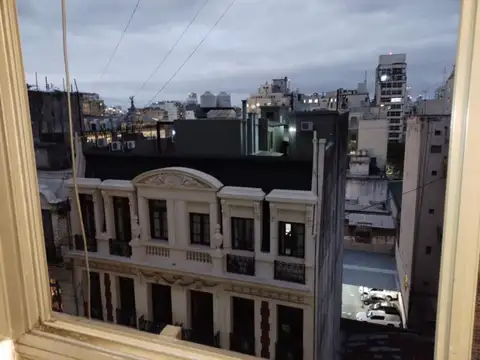 Combate De Los Pozos 100, Piso 9