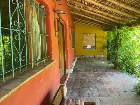 Se vende terreno de una hectárea y dos casas en San Huberto