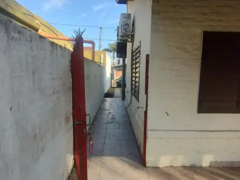VENTA CASA 4 AMBIENTES VILLA TESEI AMPLIO TERRENO