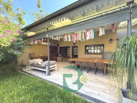 Venta Casa 5 Amb.c/ pileta. Castelar Norte