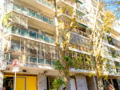 VENTA 3 AMBIENTES CON DEPENDENCIA FRENTE BALCON APTO PROFESIONAL