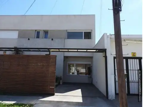 Dúplex en venta de 2 dormitorios c/ cochera en San Carlos