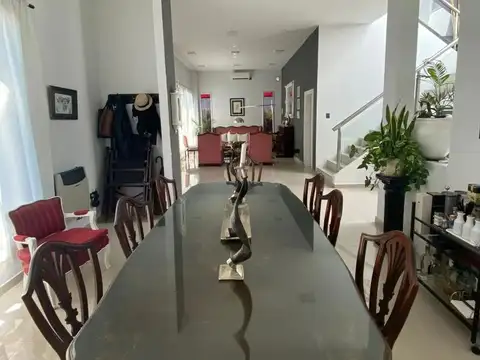 EXCELENTE CASA EN ALTOS CAMPO GRANDE