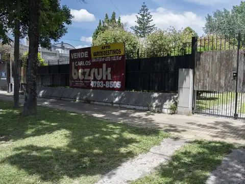 Casa de 5 ambientes con cochera en venta en Martinez