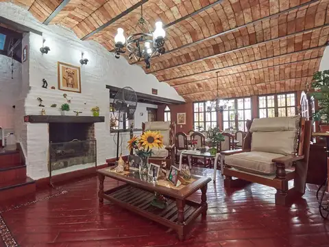 Casa 5 ambientes con 2 baños