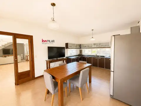 Casa en venta en el Country Club Las Liebres, Pilar