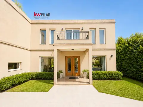 Casa en venta en el Country Club Las Liebres, Pilar