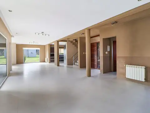 Casa en Venta con 4 cocheras