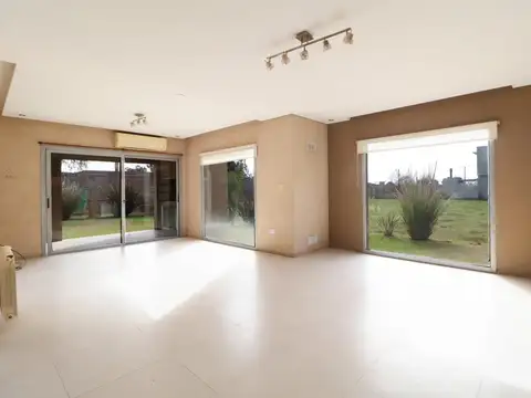 Casa en Venta en Country El Paraíso, USD 189.000