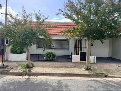 CASA EN VENTA EN RINGUELET 2 DORMITORIOS