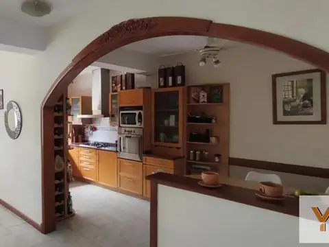 Casa 5 ambientes con 2 baños