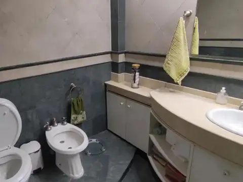 Casa en venta - 4 Dormitorios 2 Baños - Garín