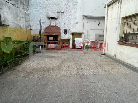 VENTA PH 3 ambientes con cochera y patio con parrilla — Próxima a plaza