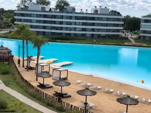 Lagoon Pilar Caamaño 1100