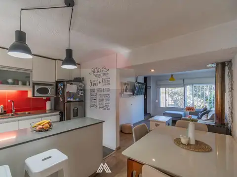 Casa 4 ambientes con 2 baños