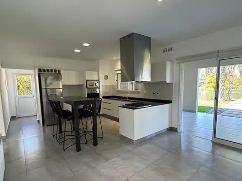 Casa 5 ambientes con 3 baños