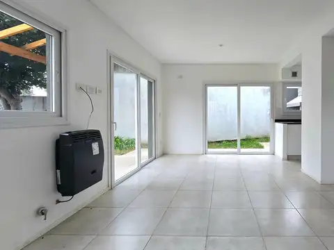 Casa 3 ambientes con 1 baño