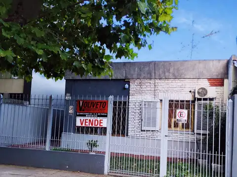 "CASA AMERICANA CON HERMOSO LOTE"  "IDEAL PARA CONSTRUCTORES"